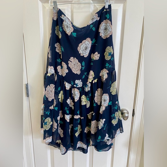 LOFT Outlet maxi skirt, side zip & tiered. Size-12 - Picture 1 of 7